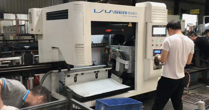 La máquina de corte láser en línea se conecta con la máquina para fabricar tubos, para la industria de fabricación de tubos de escape automotrices