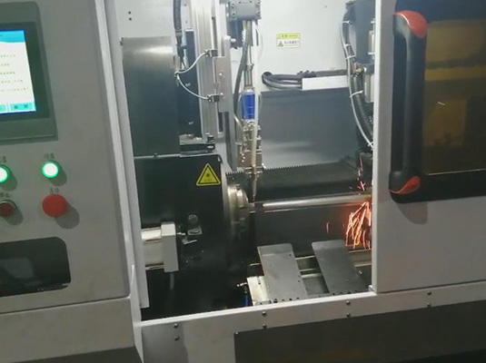Línea de procesamiento y corte de tubos por láser