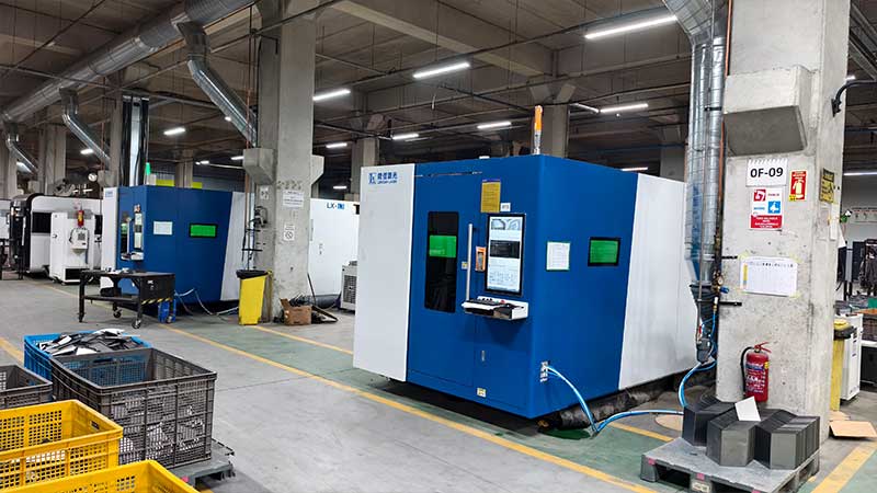 Cortadora Láser de Tubos CNC LX-T12 para la Fabricación de Motos y Vehículos Eléctricos