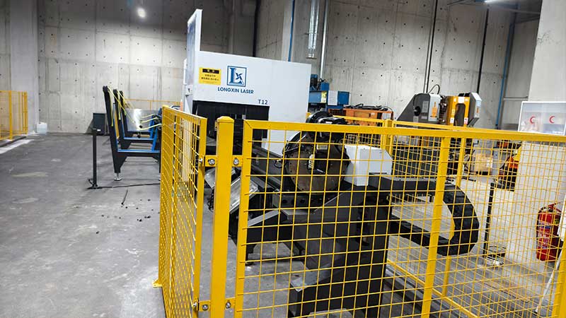 Cortadora Láser de Tubos CNC LX-T12 para la Fabricación de Motos y Vehículos Eléctricos